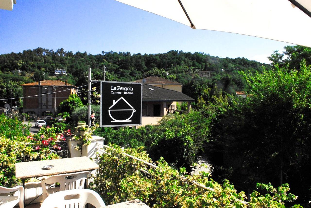 Hotel La Pergola Private Parking Vezzano Ligure Exterior foto