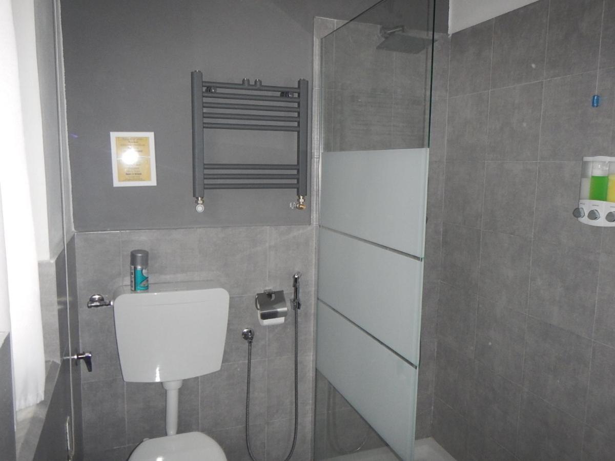 Hotel La Pergola Private Parking Vezzano Ligure Exterior foto