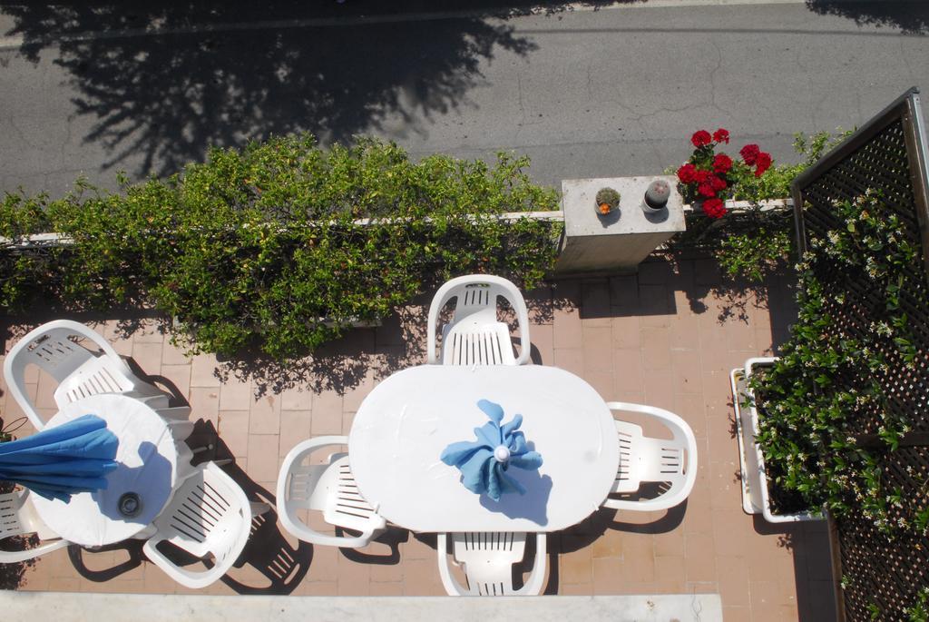 Hotel La Pergola Private Parking Vezzano Ligure Exterior foto