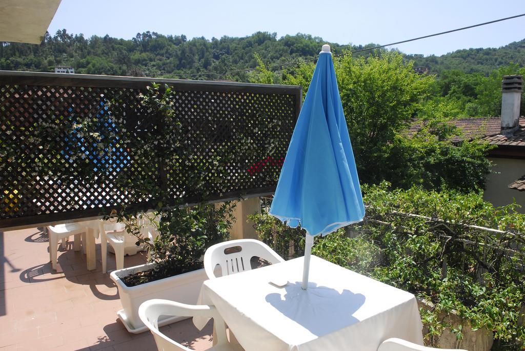 Hotel La Pergola Private Parking Vezzano Ligure Exterior foto