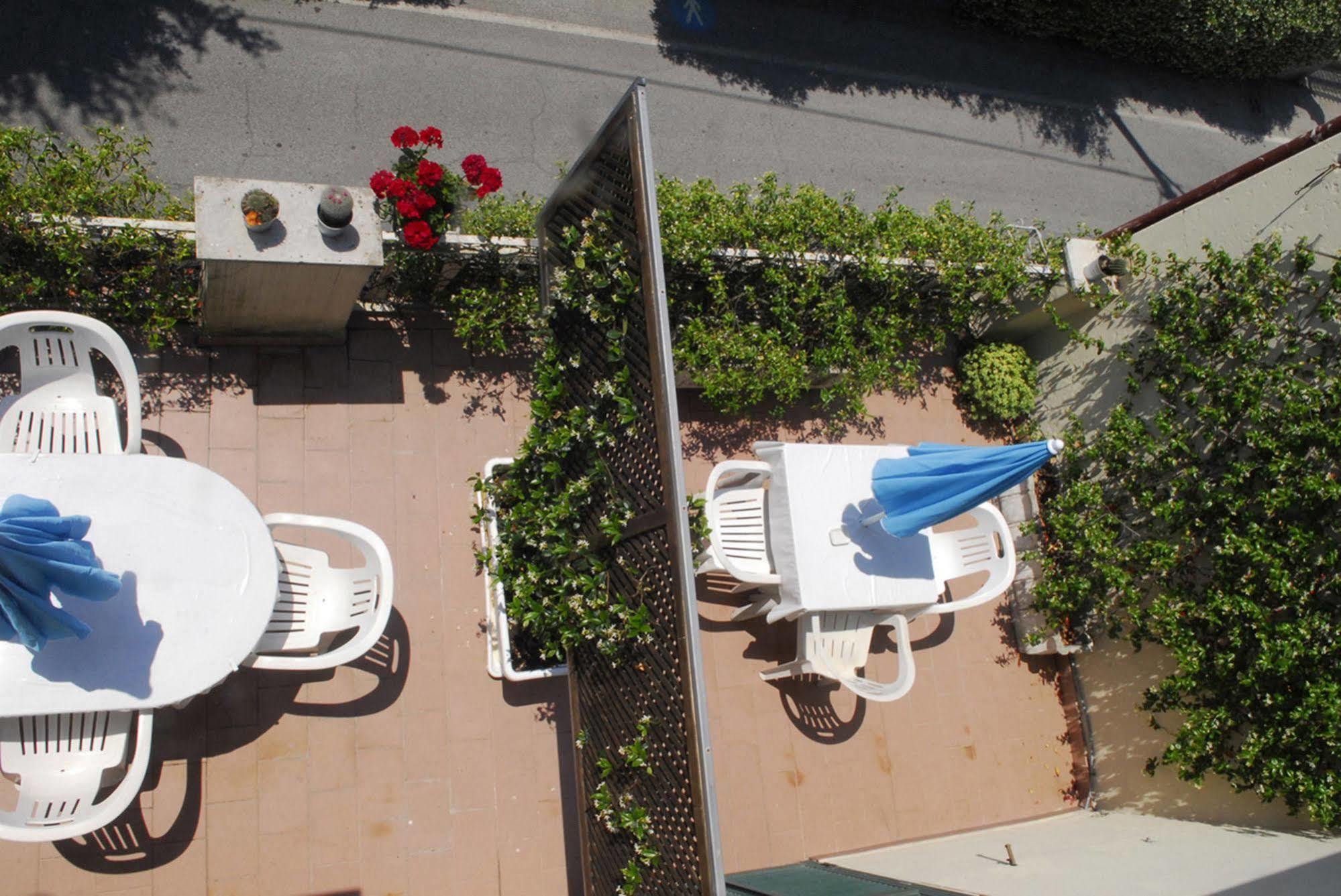 Hotel La Pergola Private Parking Vezzano Ligure Exterior foto